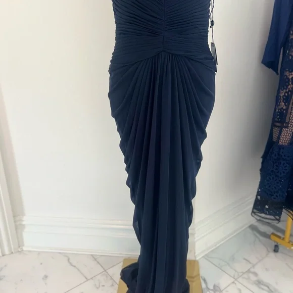 Elegant Black Lace Evening Dress - Picture 2 of 4